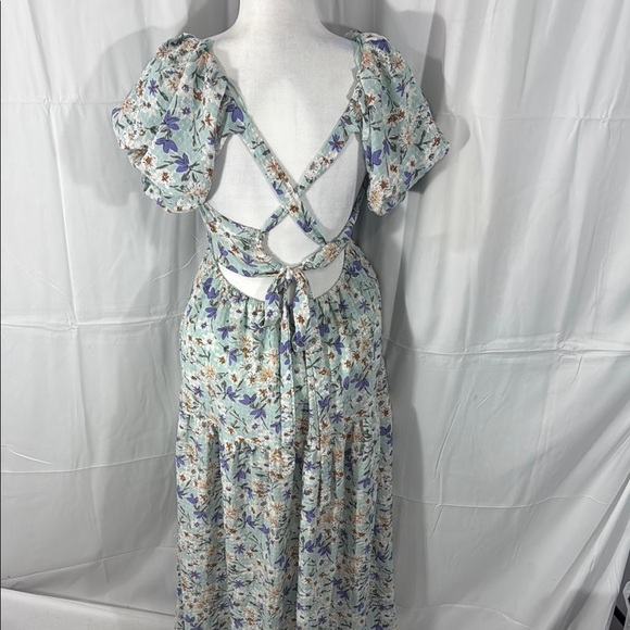 ASTR Floral Puff Sleeve Dress Size Medium - Picture 6 of 9
